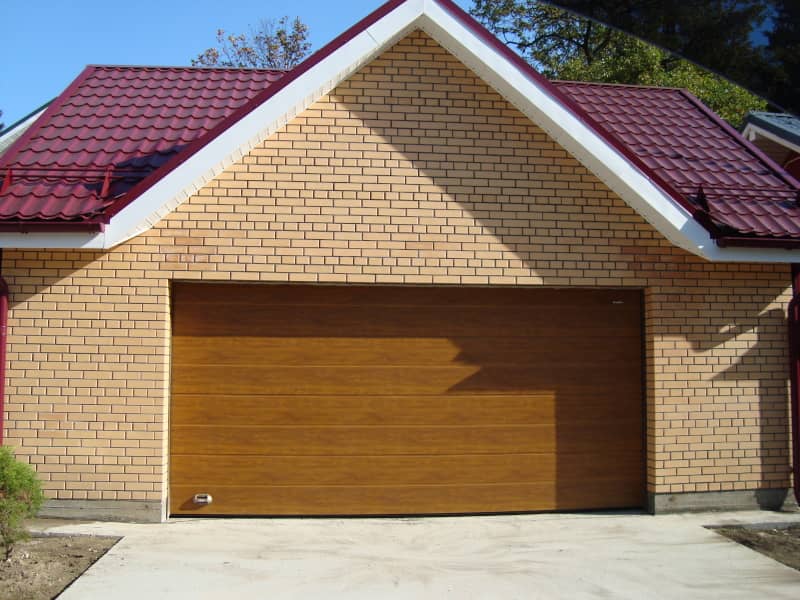 Секционные ворота DoorHan в Южно-Сахалинске с установкой