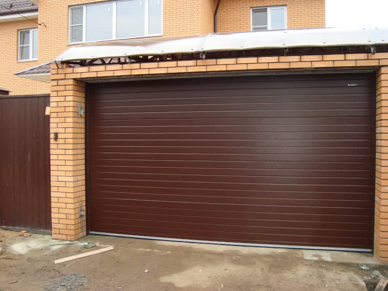 Секционные ворота DoorHan в Южно-Сахалинске с установкой