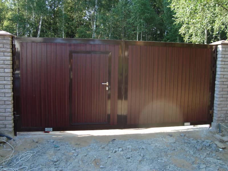 Уличные ворота DoorHan в Южно-Сахалинске с установкой