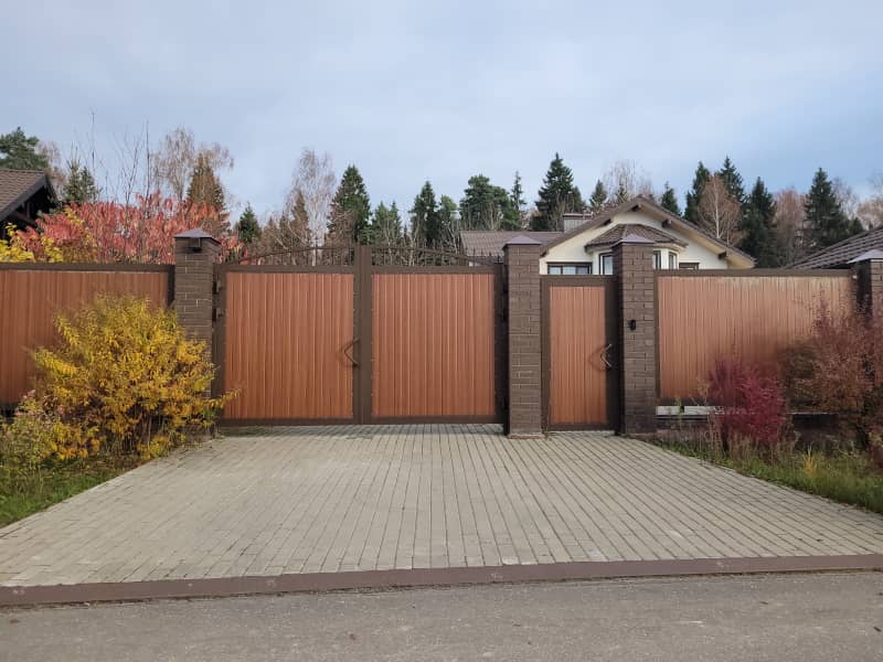 Уличные ворота DoorHan в Южно-Сахалинске с установкой